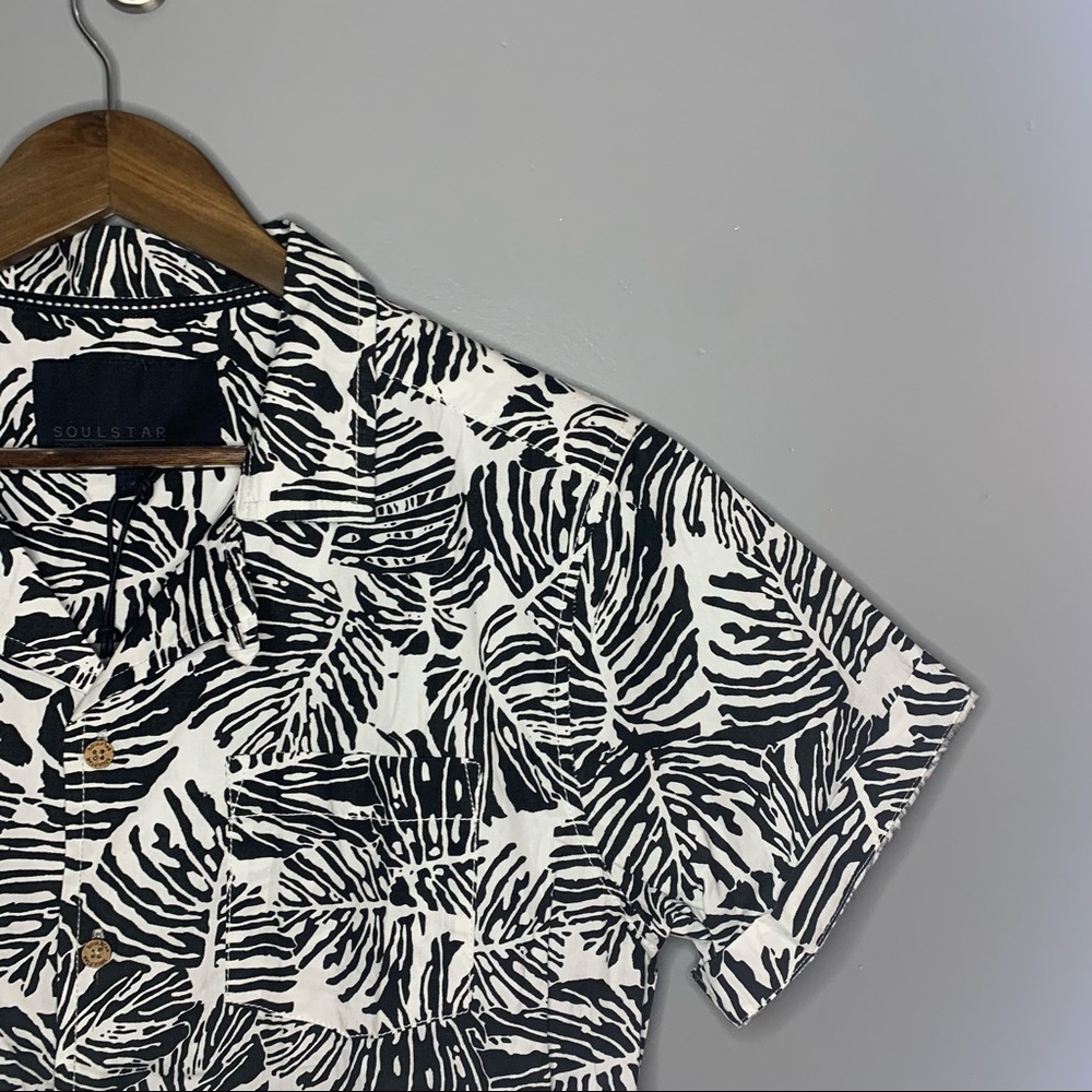 NWT Soulstar Palm Print Button-down Tee